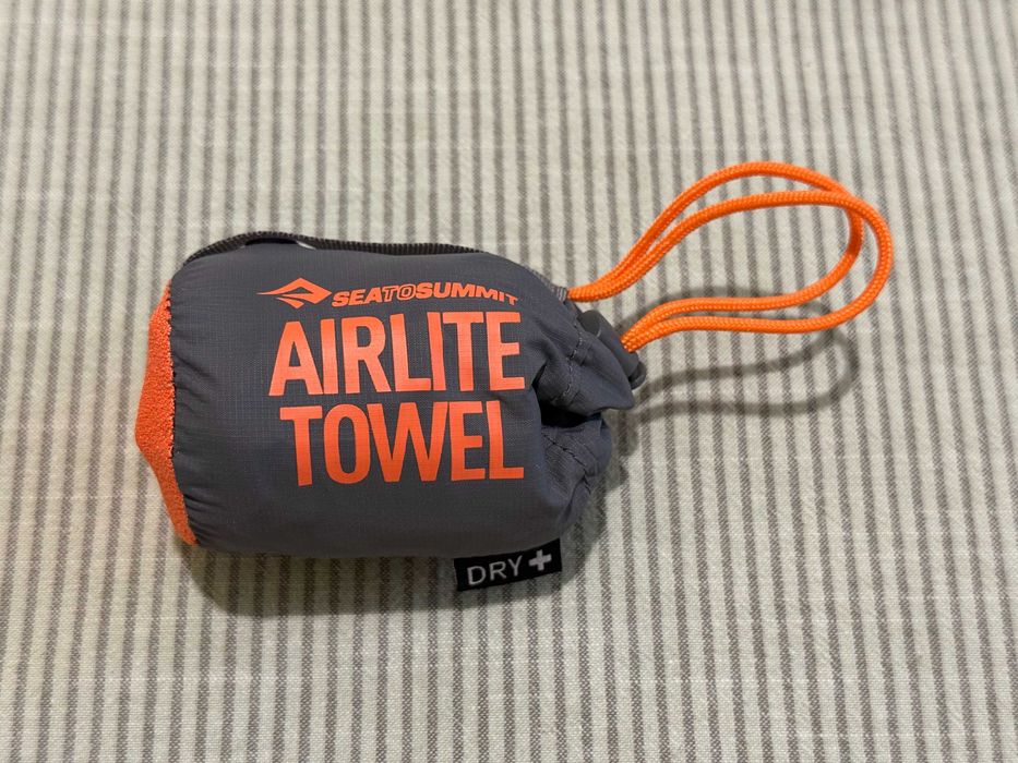 Продавам 2 броя нови хавлии Sea to Summit Airlite Towel, размер S, 40 x 80 см – цена за 1 брой