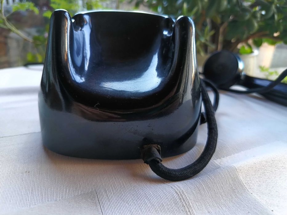 Работещ бакелитов телефон 1963 г. от Телефонен завод Белоградчик