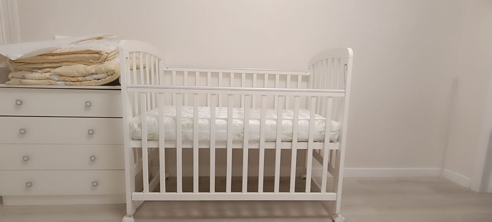 Кроватка с матрасом  120*60 см