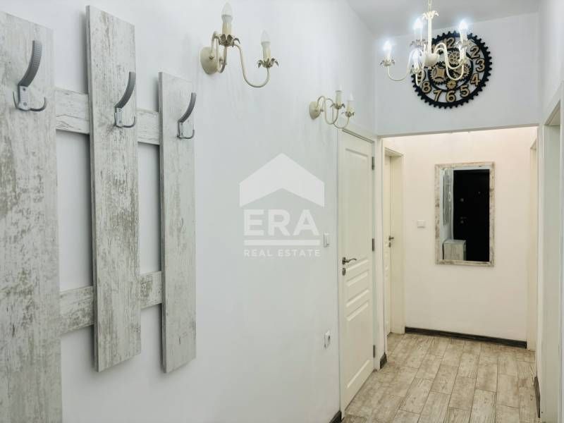 Дава се под наем Тристаен апартамент в Варна, Център - 90 кв.м за 665 € - Снимка #10