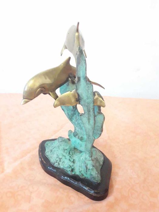 Statuir delfin din bronz