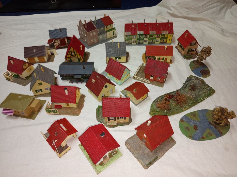 Lot nr. 5 căsuțe HO Faller Vollmer trenulețe diorama piko roco