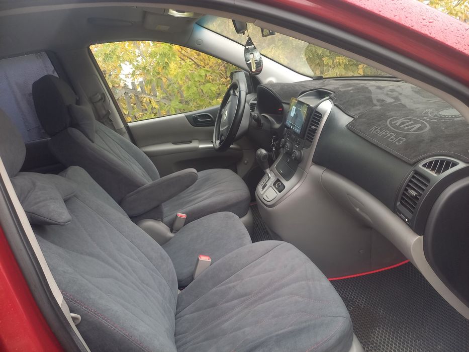 Продам KIA  Карневал 2011 года