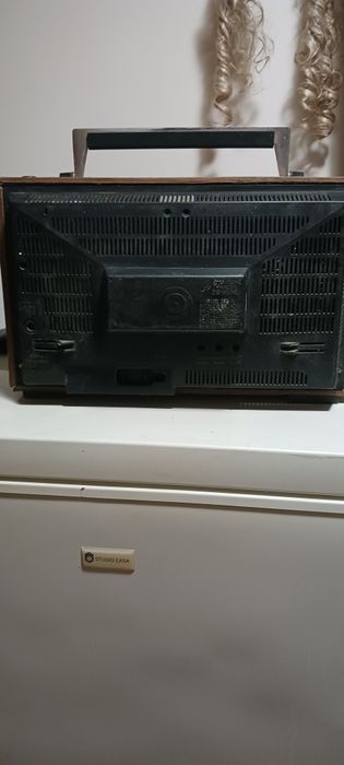 Vind televizor sport 2 bucati unul este functional