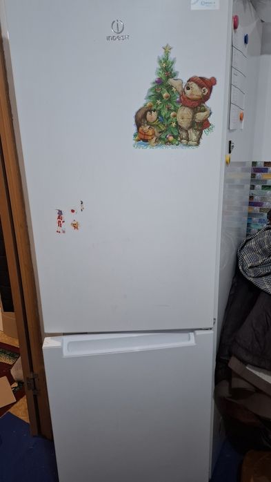 Холодильник indesit
