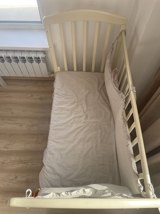 Детскся кроватка