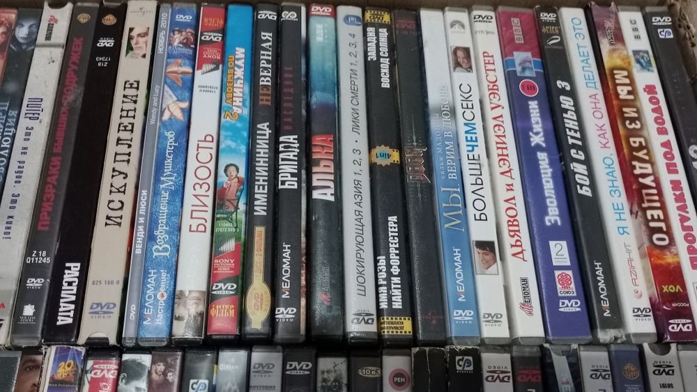 DVD диски фильмы Мультфильмы 80+ шт