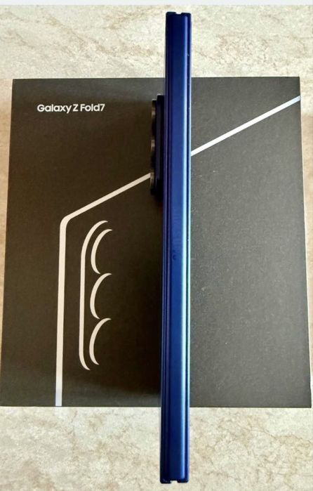 Vand Samsung Z fold 7 impecabil full box factura de achizitie