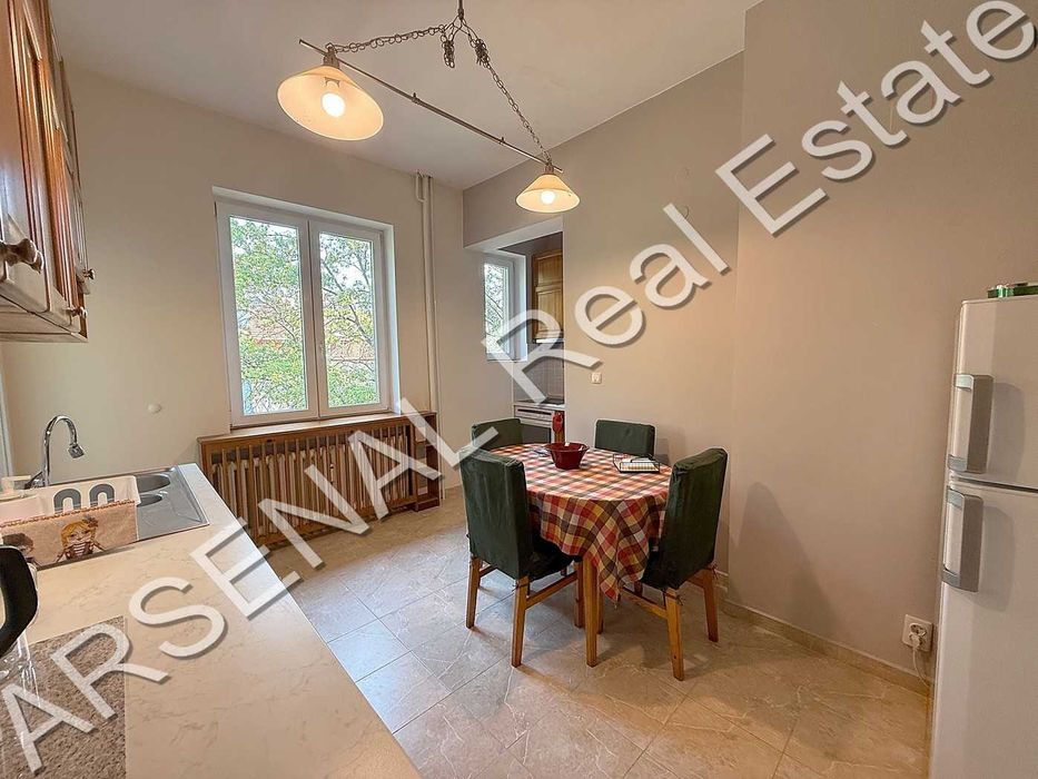 Дава се под наем Тристаен апартамент в София, Център - 110 кв.м за 950 € - Снимка #2