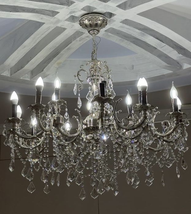 Потолочная люстра с подвесками