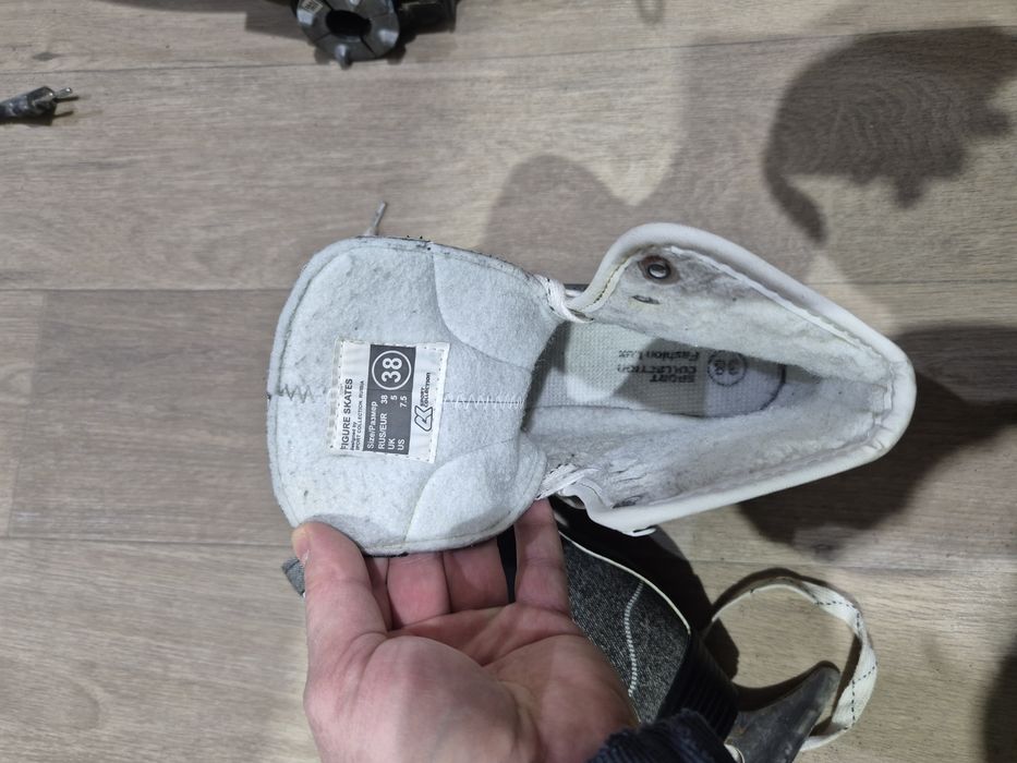 Коньки фигурные женские