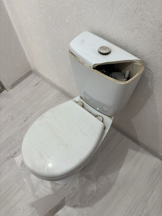 Продам унитаз на стройку. Самовывоз район детсад автопарк.