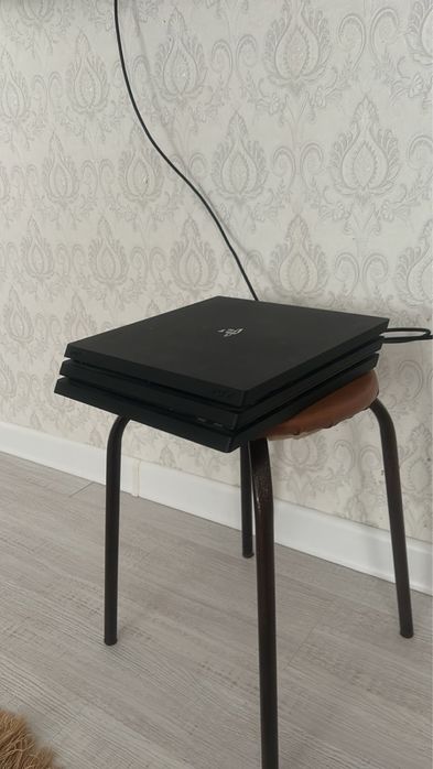 Продам пс 4 про есть 14 игр