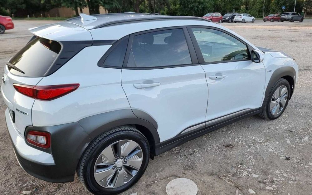 Hyundai Kona 64 kWh/Premium/2022/SOH 100%/KRELL