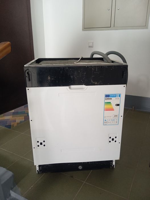 Продам посудомоечную машину