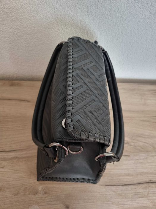 Черна дамска чанта