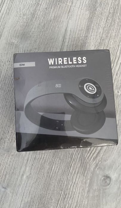 Casti Wireless 8S HI-FI Stereo Microfon cu Micro SD pt TV PC Telefon