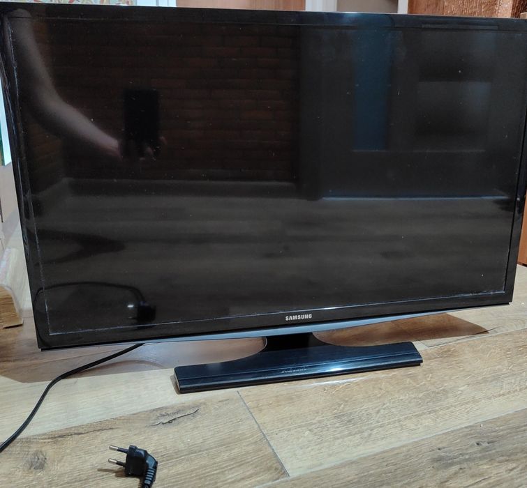 Televizor LED Samsung 71 cm