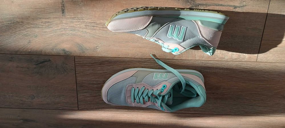 Спортни обувки -   mtng 38