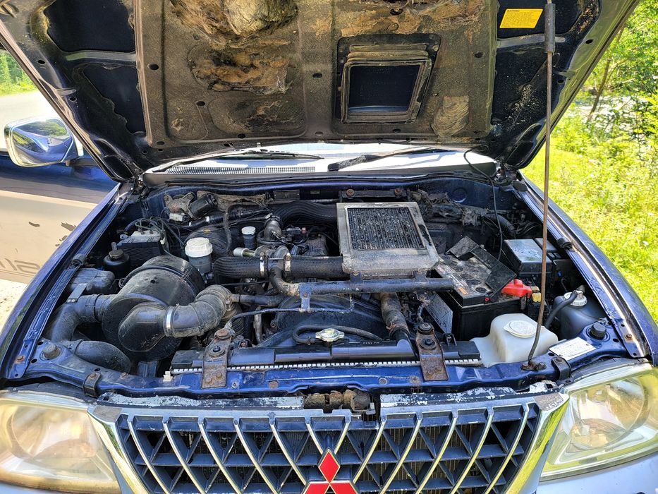 Vând sau dezmembrez Mitsubishi l200