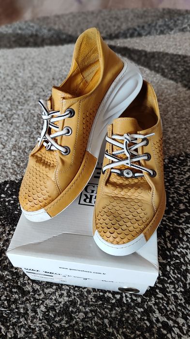 Продам кожаные кроссовки