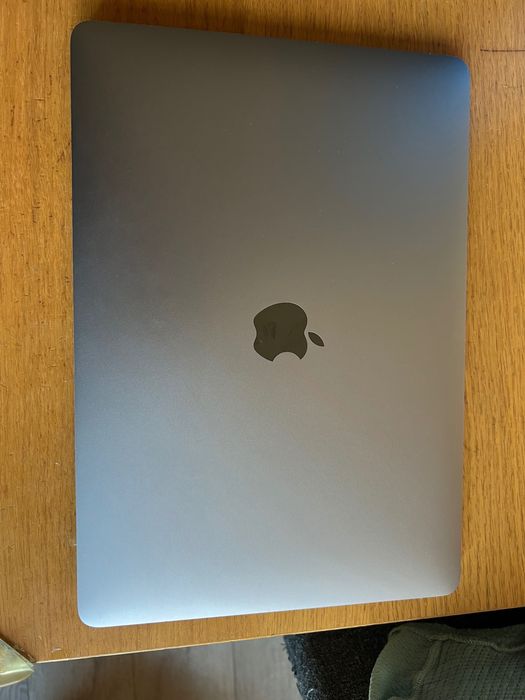 Продавам Macbook Air M1 с  16 GB памет