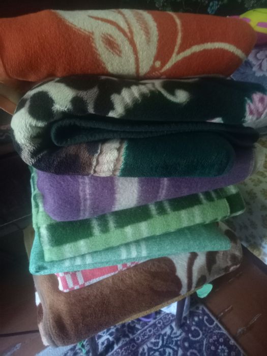 Продам одеяла ,разные советские и современные плед--одеяло