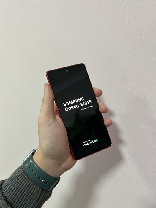 Samsung s20 Fe в идеальном состоянии