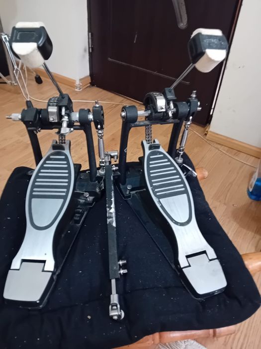 Pedala de toba dublă