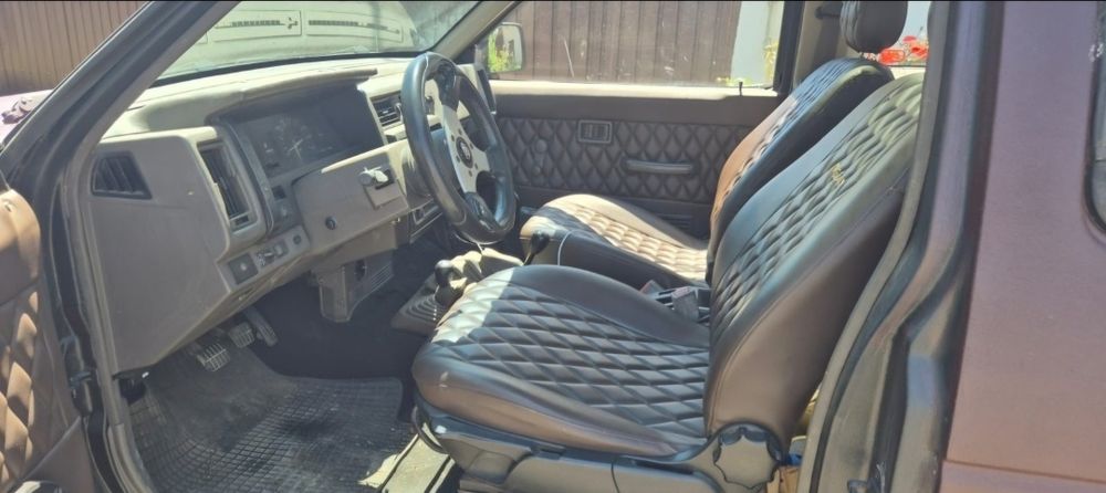 NISSAN King Cab D21/ Navara pret 6300 E neg