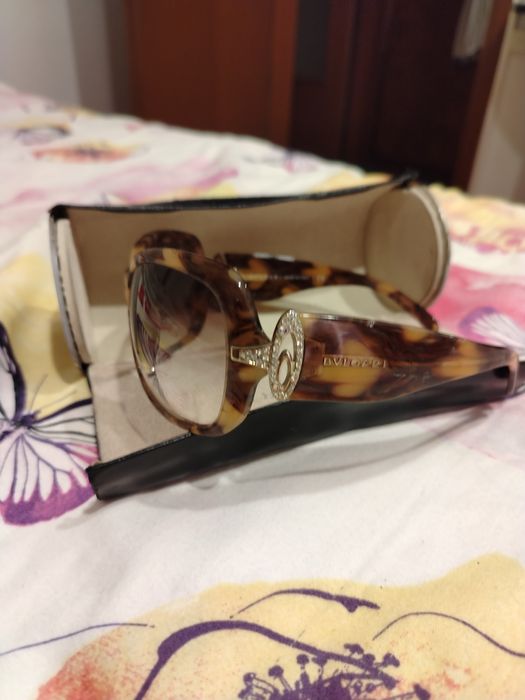 Оригинални дамски слънчеви очила BVLGARI в много запазено състояние
