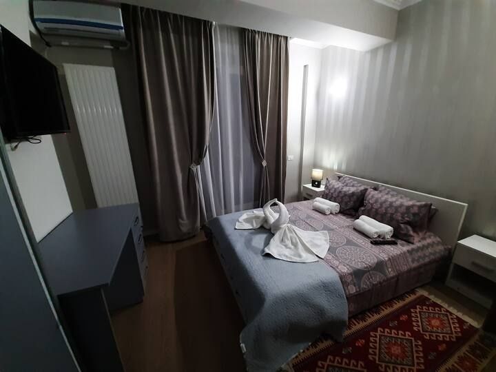 Închiriez apartament.