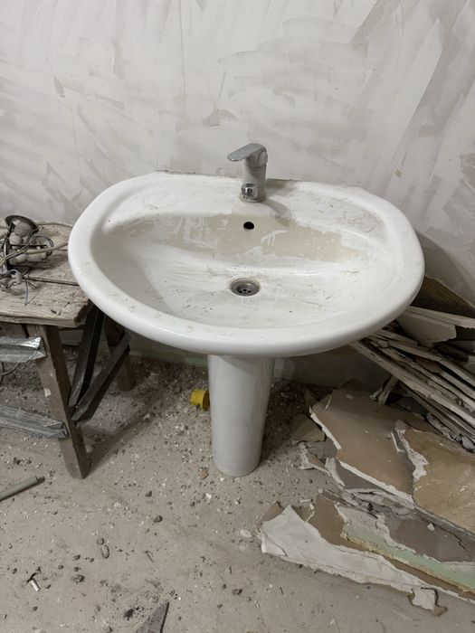 Срочно продам рукомойник, унитаз, биде
