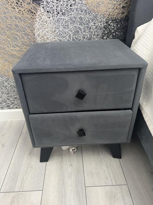 Продаю кровать и две тумбочки