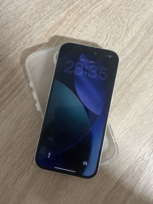 Iphone 16 alb disponibil