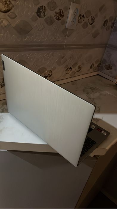 офисный ноутбук Lenovo
