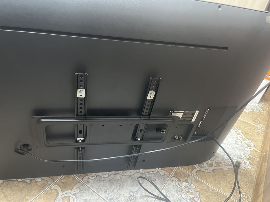 Телевизор LG.