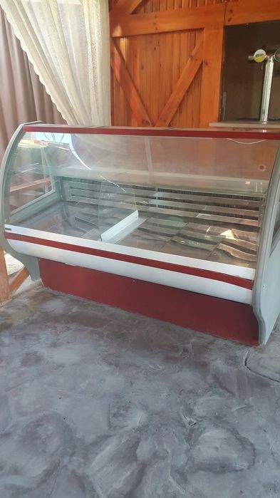 Продам витринный холодильник
