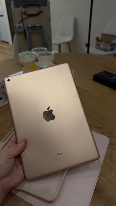 Продам Планшет Айпад 8 поколения
