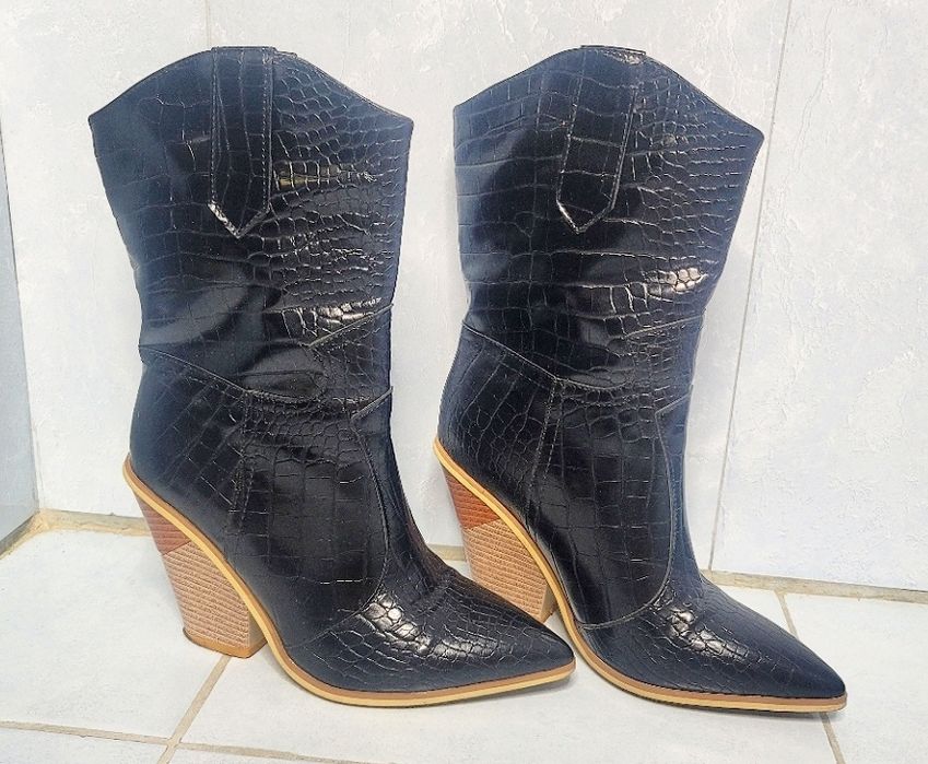 Продаются сапожки-казаки