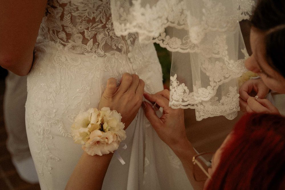 Сватбена рокля на дизайнера Justin Alexander плюс воал