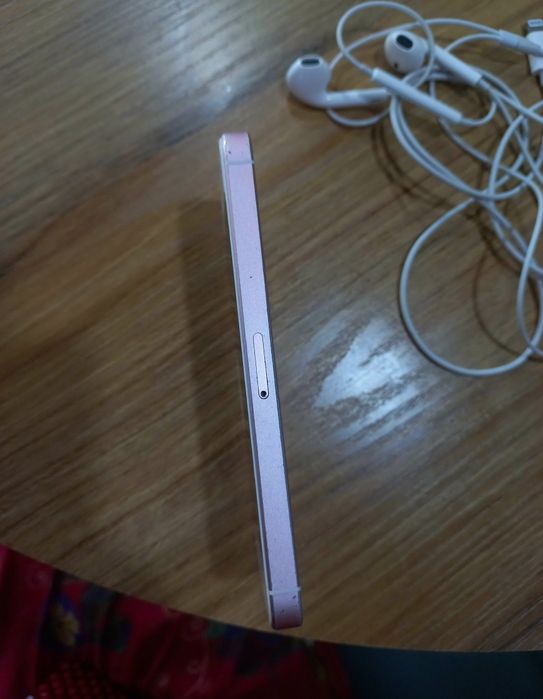 Iphone SE в отличном состоянии