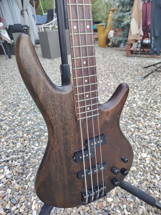 Vând chitară bass activă Ibanez