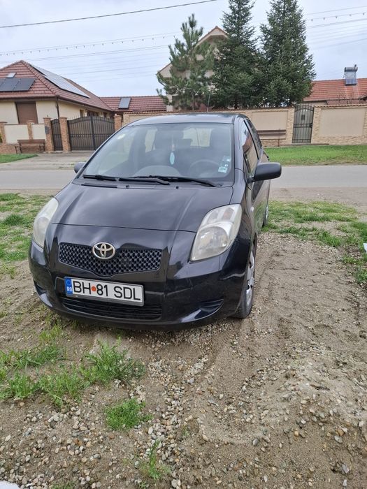 Toyota yaris benzină