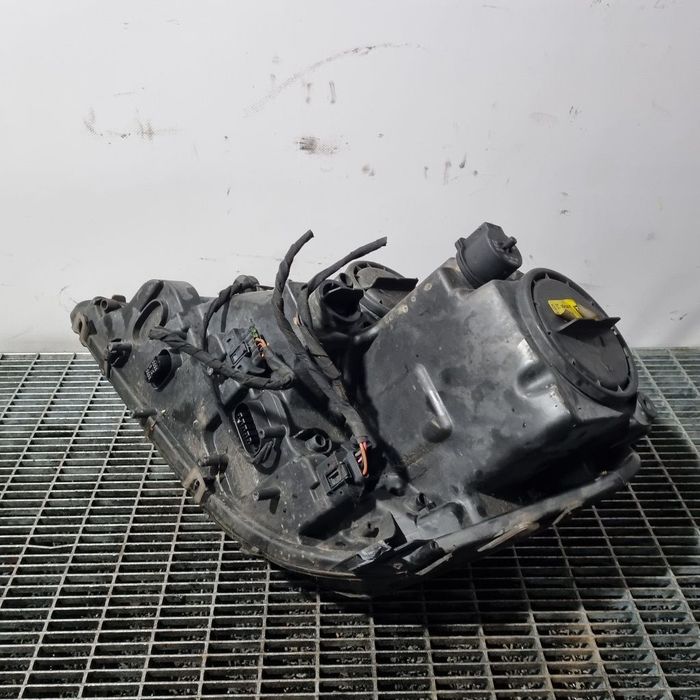 Far Dreapta Mercedes ML W164 2005 - 2008 SUV 4 Usi (1446) Xenon