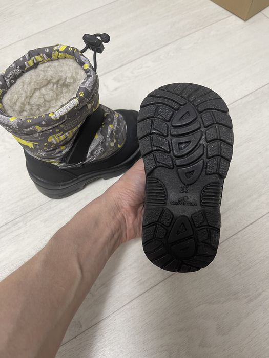 Продам зимние ботинки