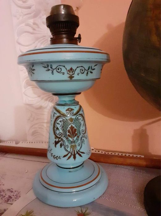 Lampa de masa opalina albastru  pictat