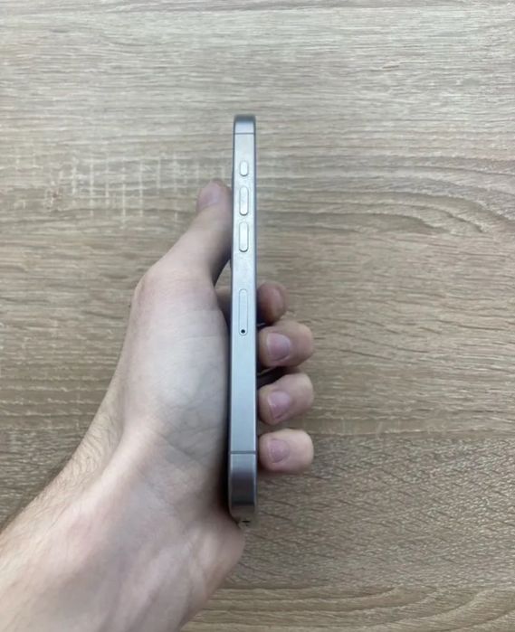 iPhone 15 Pro в хорошем состояний