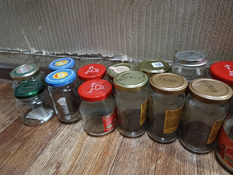 Банки с крышками
