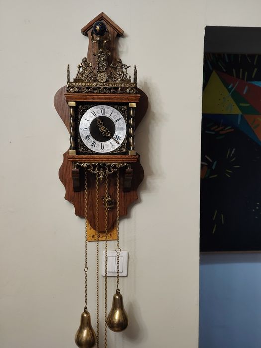 Антикварен стенен холандски часовник с тежести